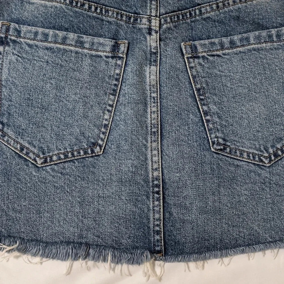 We The Free Full Zip Denim Frayed Hem Mini Skirt, Color Blue (Dark Wash) Size 24 - Picture 13 of 16